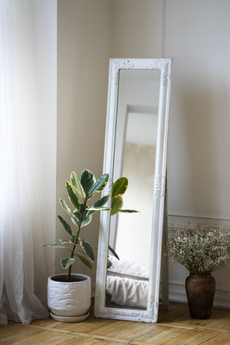 Optionen für maßgefertigte Spiegel mit Kanten und LED